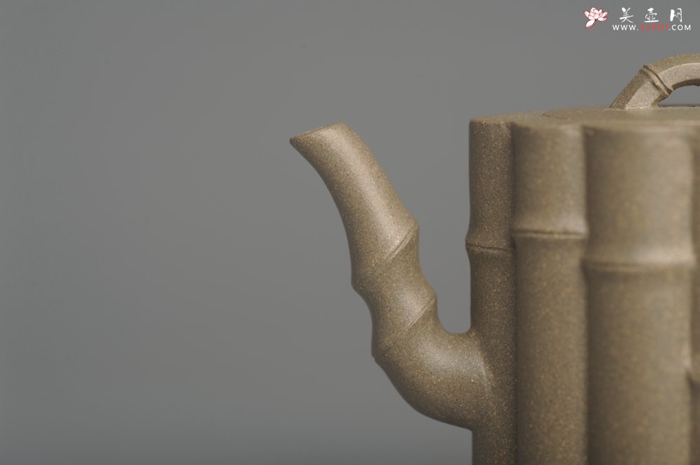 紫砂壶图片：美壶特惠 精致青段十三竹壶 茶人醉爱 - 宜兴紫砂壶网