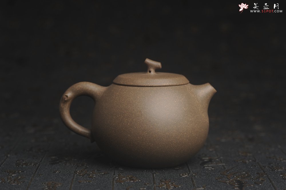 紫砂壶图片：美壶特惠 精致青段茄瓜物语壶 茶人醉爱 - 宜兴紫砂壶网