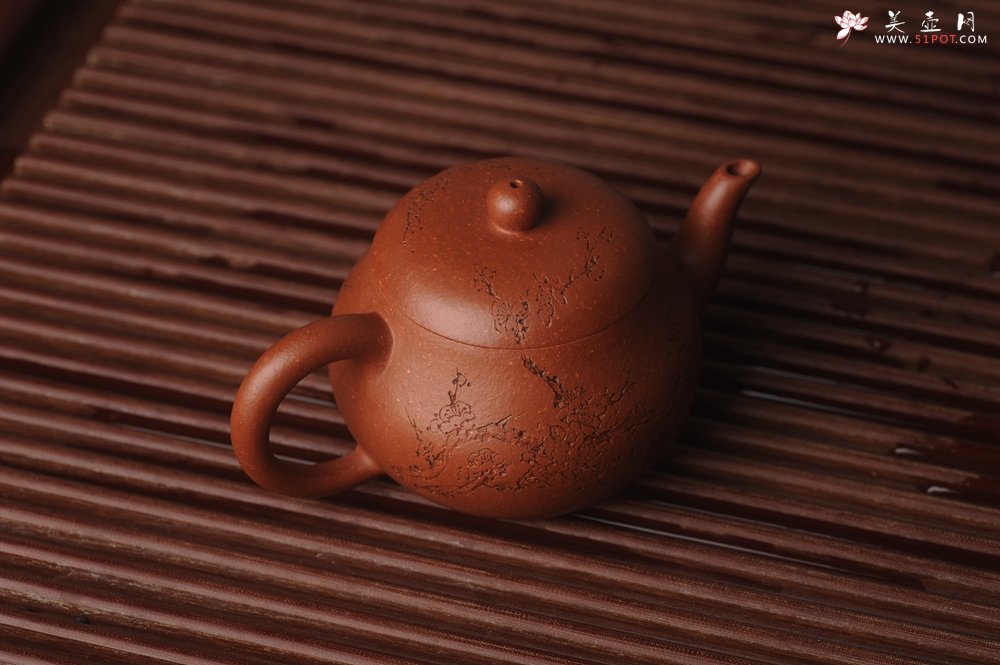 紫砂壶图片：潜力股周小培原创全手工缘德壶 通转梅花 特文气 - 宜兴紫砂壶网