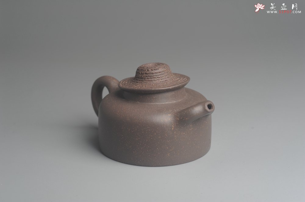 紫砂壶图片：美壶特惠 优质青灰段泥精致牧牛壶 茶人醉爱 - 宜兴紫砂壶网