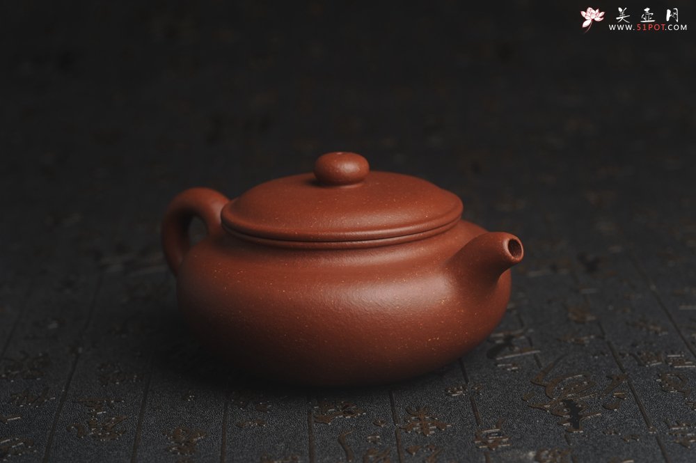 紫砂壶图片：美壶特惠  精致特好降坡泥扁仿古 茶人醉爱 - 宜兴紫砂壶网