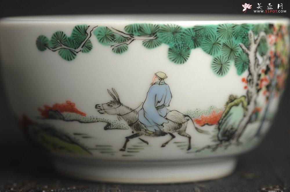 紫砂壶图片：玄辰器 精品古彩踏歌行主人杯压手杯 景德镇茶杯 茶人醉爱 - 宜兴紫砂壶网