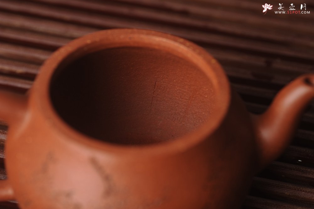 紫砂壶图片：潜力股周小培原创全手工缘德壶 通转梅花 特文气 - 宜兴紫砂壶网