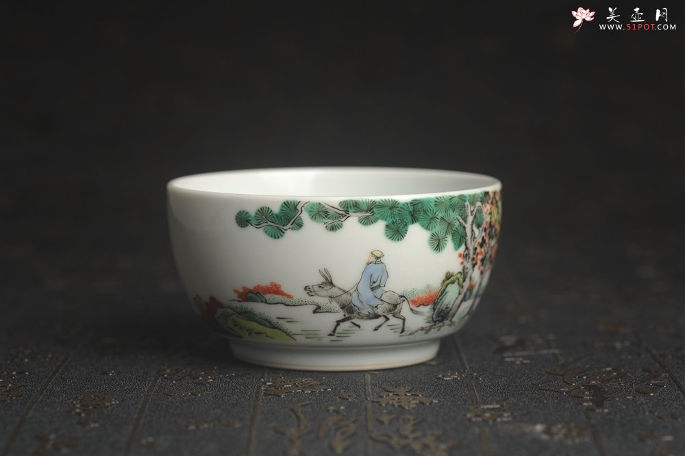 紫砂壶图片：玄辰器 精品古彩踏歌行主人杯压手杯 景德镇茶杯 茶人醉爱 - 宜兴紫砂壶网