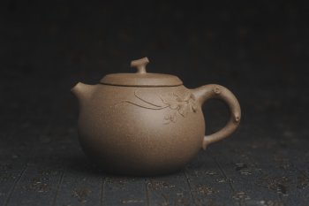 紫砂壶图片：美壶特惠 精致青段茄瓜物语壶 茶人醉爱 - 宜兴紫砂壶网