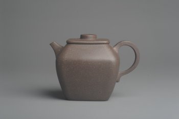 紫砂壶图片：美壶特惠 优质青灰段泥精致混方巨轮壶 茶人醉爱 - 宜兴紫砂壶网