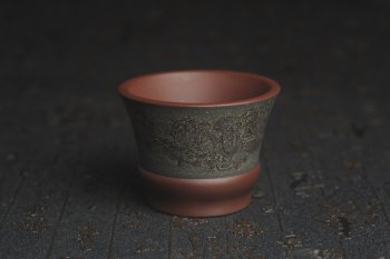 紫砂壶图片：美杯国庆特惠 精品好泥好工好刻雅致特厚实松鼠主人杯二式 - 宜兴紫砂壶网