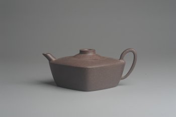 紫砂壶图片：美壶特惠 精致青灰段泥四方无名壶 茶人醉爱 - 宜兴紫砂壶网