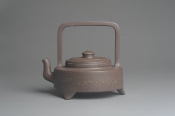 紫砂壶图片：美壶特惠 精致青灰段泥繁星提梁壶 茶人醉爱 - 宜兴紫砂壶网