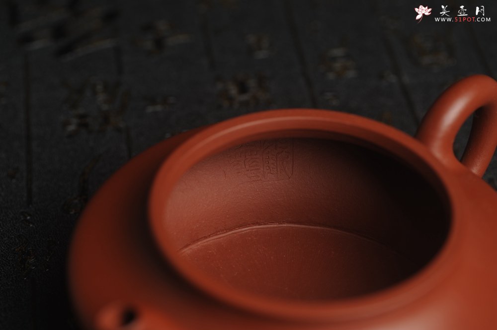 紫砂壶图片：正宗小煤窑朱泥 全手工虚扁 隽秀文气 茶人醉爱 - 宜兴紫砂壶网