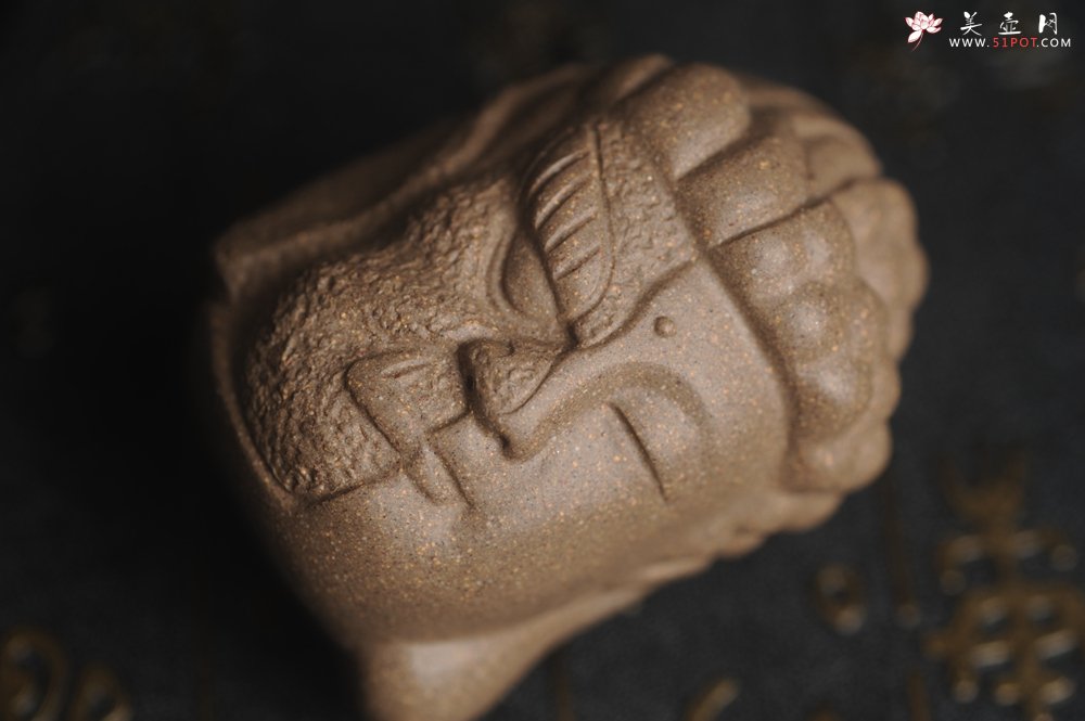 紫砂壶图片：美宠特惠 回馈壶友 精致青段泥是佛是魔 一念之间 手把件茶宠高5.8cm宽4.5cm左右 - 宜兴紫砂壶网