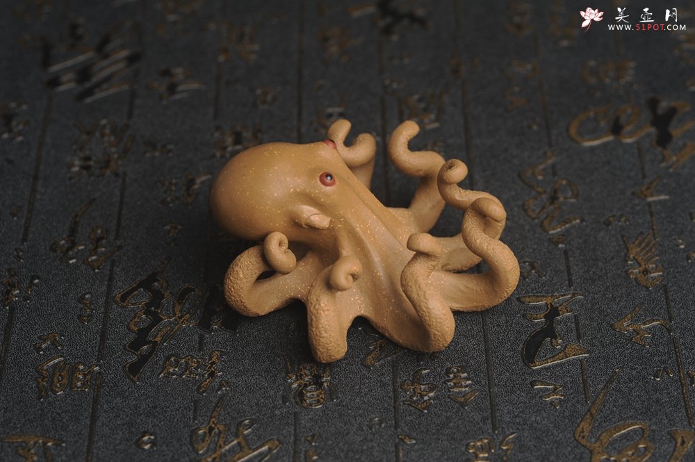 紫砂壶图片：美宠特惠 精致大号八爪鱼紫砂茶宠 直径8.5cm高5cm左右 寓意八方来财 - 宜兴紫砂壶网