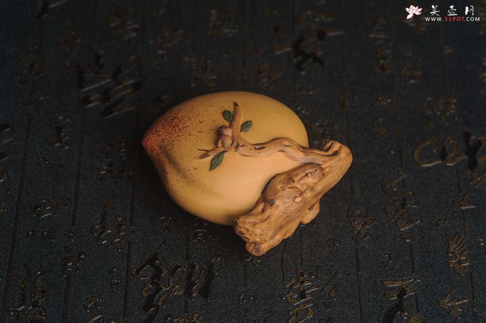 紫砂壶图片：美宠特惠 精致手工大号蟠桃 仙桃茶宠  宽7.5cm 高8.5cm左右 - 宜兴紫砂壶网