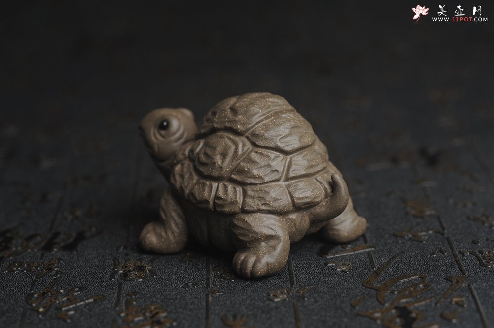 紫砂壶图片：美宠特惠精致青段石敢当 镇宅龟茶宠摆件长8cm宽6cm高4.5cm - 宜兴紫砂壶网
