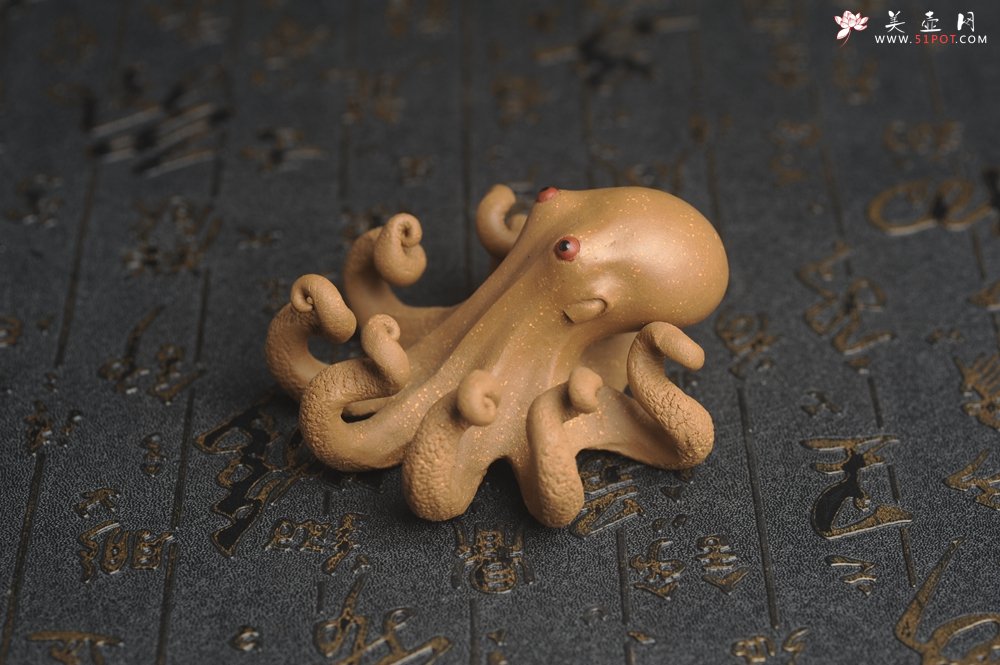 紫砂壶图片：美宠特惠 精致大号八爪鱼紫砂茶宠 直径8.5cm高5cm左右 寓意八方来财 - 宜兴紫砂壶网