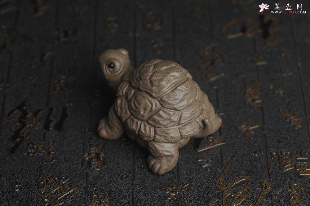 紫砂壶图片：美宠特惠精致青段石敢当 镇宅龟茶宠摆件长8cm宽6cm高4.5cm - 宜兴紫砂壶网