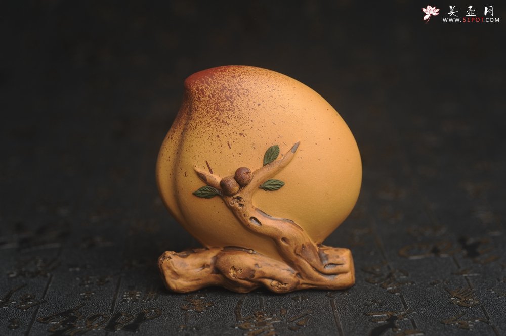 紫砂壶图片：美宠特惠 精致手工大号蟠桃 仙桃茶宠  宽7.5cm 高8.5cm左右 - 宜兴紫砂壶网
