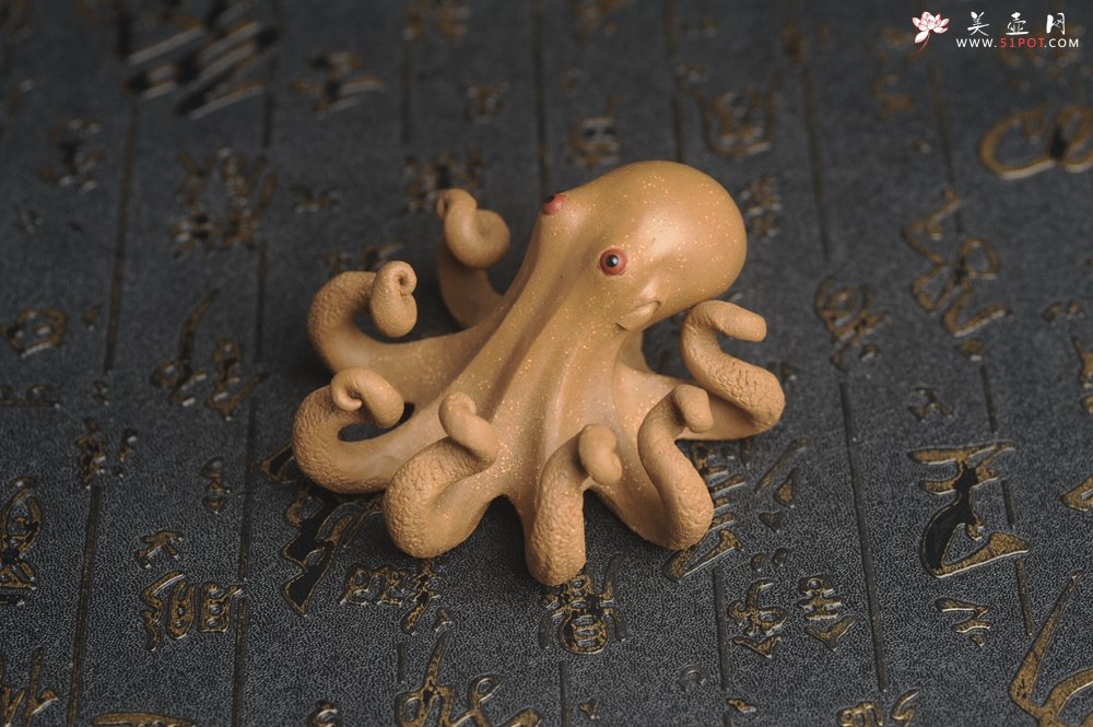 紫砂壶图片：美宠特惠 精致大号八爪鱼紫砂茶宠 直径8.5cm高5cm左右 寓意八方来财 - 宜兴紫砂壶网