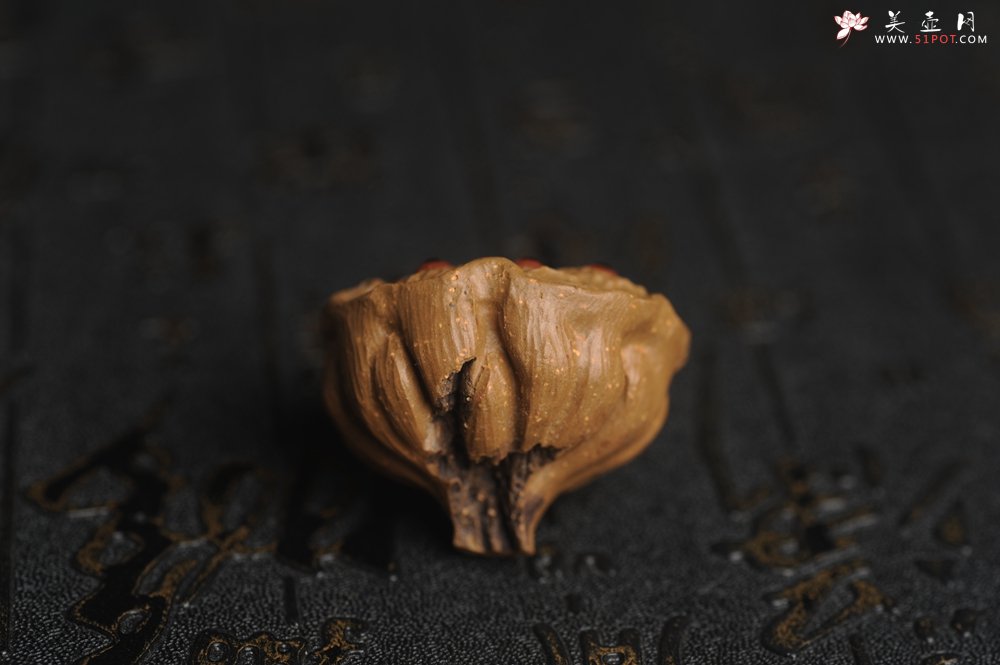 紫砂壶图片：美宠特惠 精致迷你紫砂小莲蓬茶宠摆件 莲子可动有趣 直径3.8cm高2.8cm左右 - 宜兴紫砂壶网