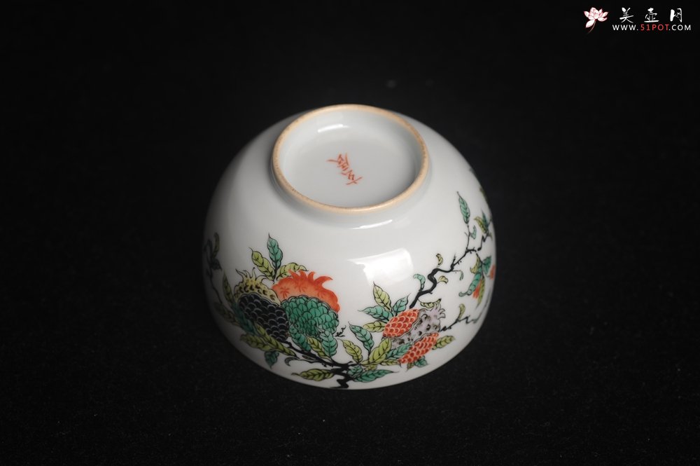 紫砂壶图片：玄辰器 精品古彩 石榴多子多福 笑口常开 主人杯压手杯 景德镇茶杯 茶人醉爱 - 宜兴紫砂壶网