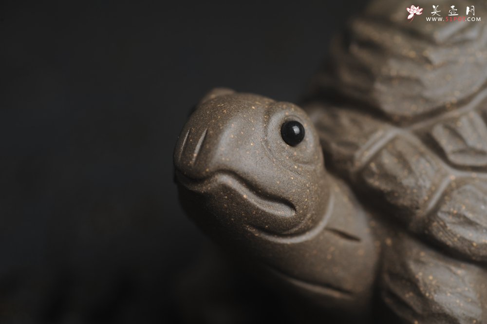 紫砂壶图片：美宠特惠精致青段石敢当 镇宅龟茶宠摆件长8cm宽6cm高4.5cm - 宜兴紫砂壶网