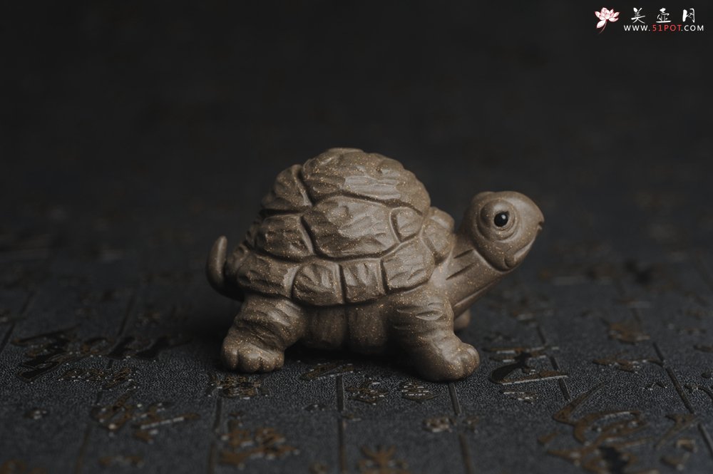 紫砂壶图片：美宠特惠精致青段石敢当 镇宅龟茶宠摆件长8cm宽6cm高4.5cm - 宜兴紫砂壶网