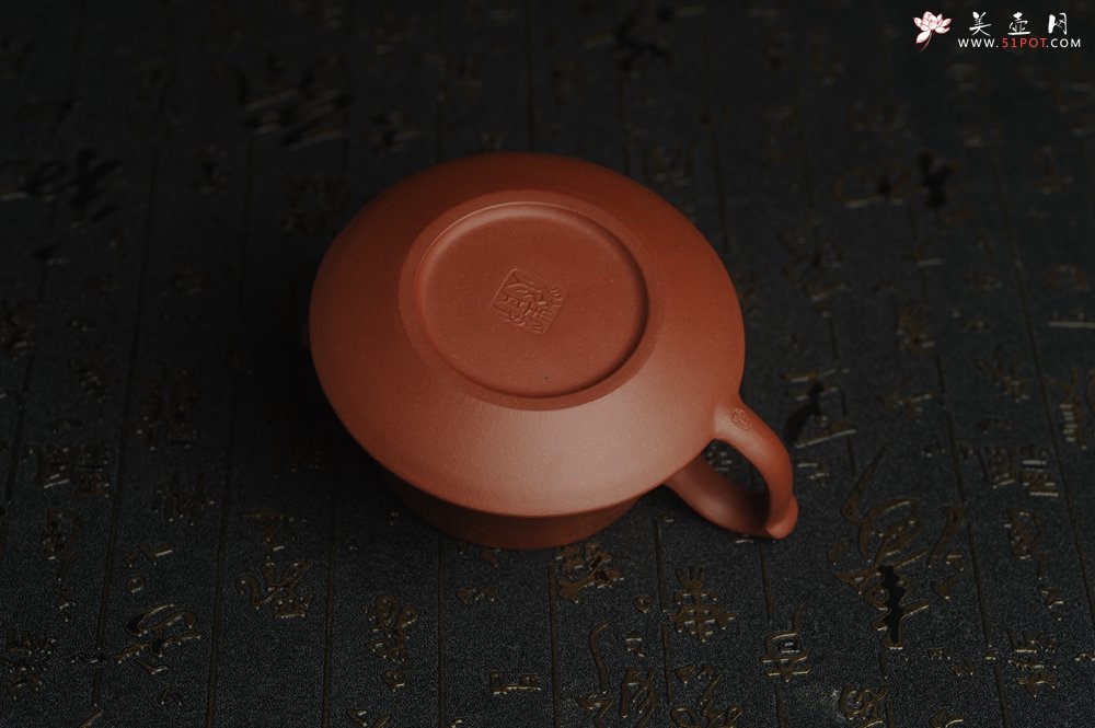 紫砂壶图片：美壶特惠 精致老清水泥通景山水曼生柱础壶 - 宜兴紫砂壶网