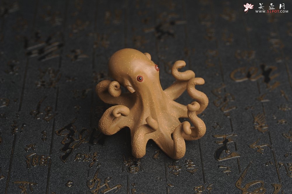 紫砂壶图片：美宠特惠 精致大号八爪鱼紫砂茶宠 直径8.5cm高5cm左右 寓意八方来财 - 宜兴紫砂壶网