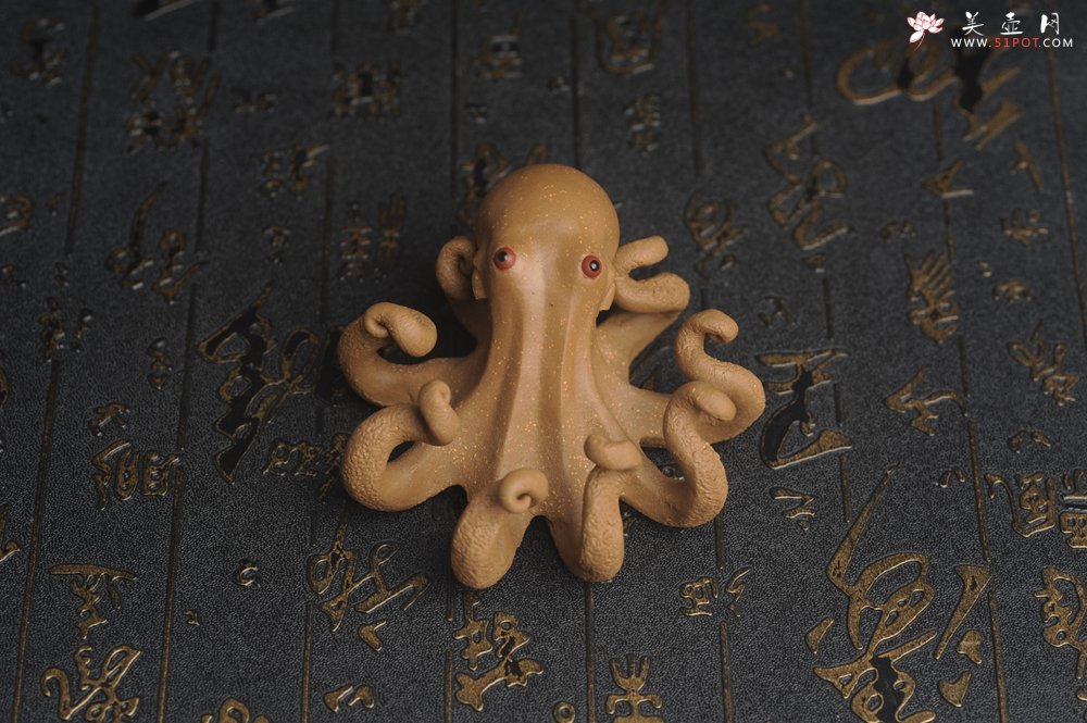 紫砂壶图片：美宠特惠 精致大号八爪鱼紫砂茶宠 直径8.5cm高5cm左右 寓意八方来财 - 宜兴紫砂壶网