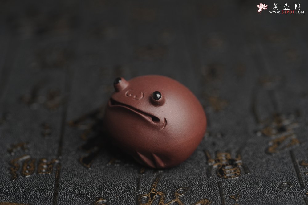 紫砂壶图片：美宠特惠 超可爱的精工紫泥萌蛤蟆紫砂茶宠摆件 长3.5cm宽4cm高3cm - 宜兴紫砂壶网