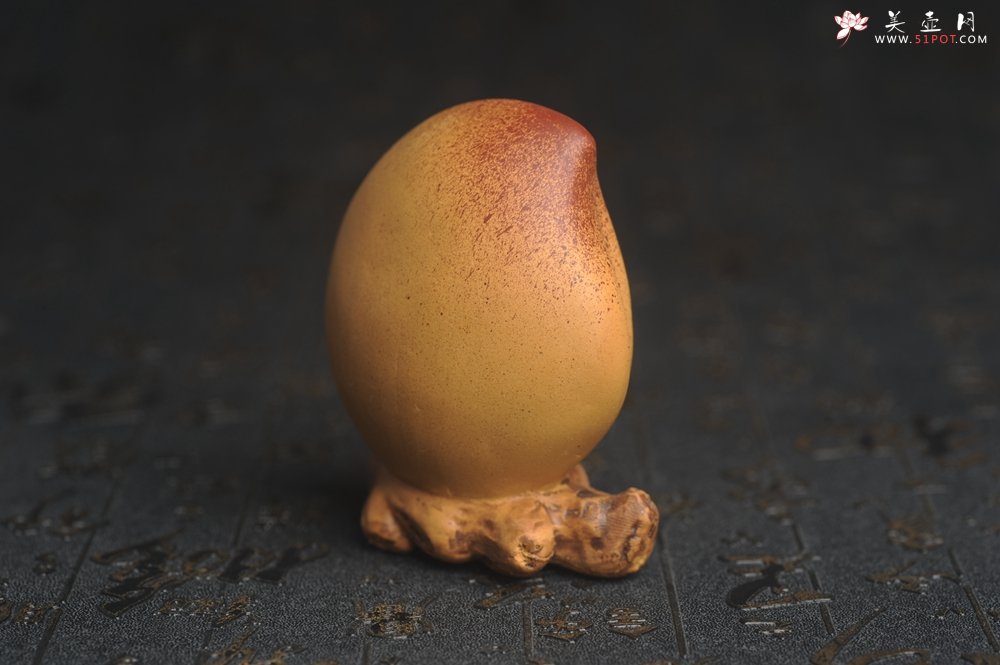 紫砂壶图片：美宠特惠 精致手工大号蟠桃 仙桃茶宠  宽7.5cm 高8.5cm左右 - 宜兴紫砂壶网