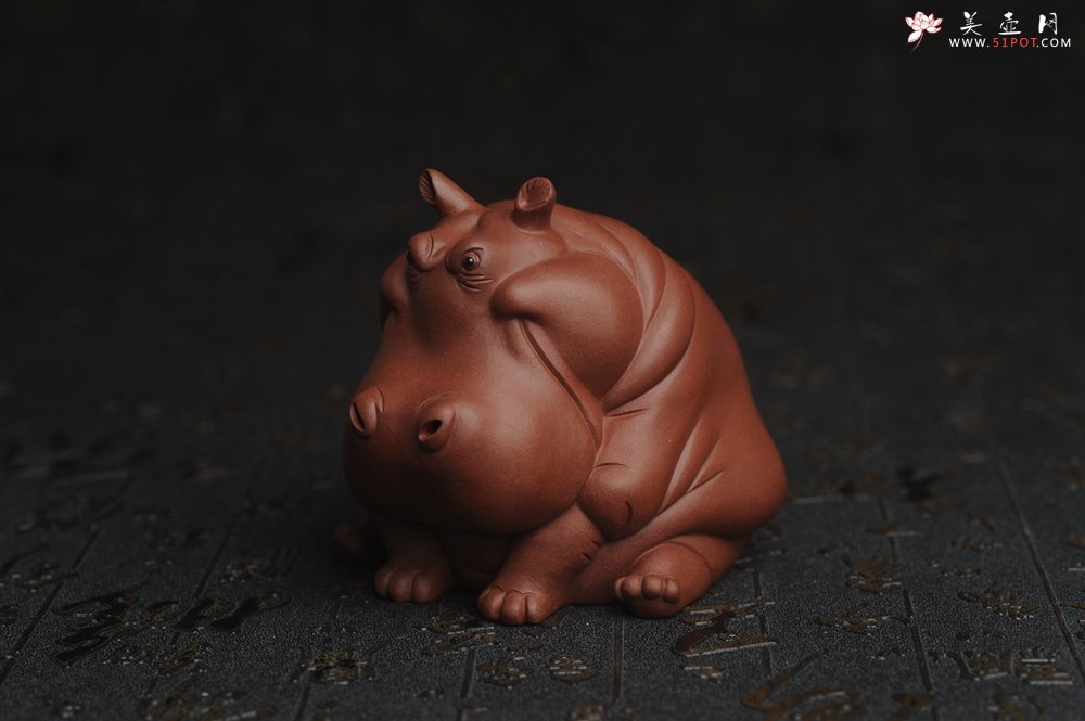 紫砂壶图片：美宠特惠 精品优质紫泥财大气粗 河马 紫砂茶宠摆件 长11cm宽8cm高8cm - 宜兴紫砂壶网