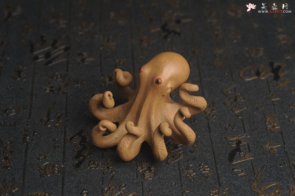 紫砂壶图片：美宠特惠 精致大号八爪鱼紫砂茶宠 直径8.5cm高5cm左右 寓意八方来财 - 宜兴紫砂壶网