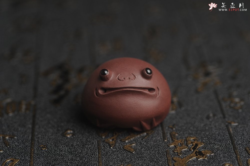 紫砂壶图片：美宠特惠 超可爱的精工紫泥萌蛤蟆紫砂茶宠摆件 长3.5cm宽4cm高3cm - 宜兴紫砂壶网