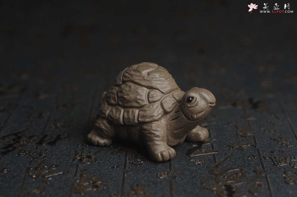 紫砂壶图片：美宠特惠精致青段石敢当 镇宅龟茶宠摆件长8cm宽6cm高4.5cm - 宜兴紫砂壶网