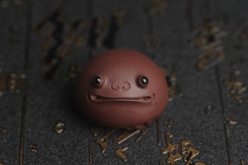 紫砂壶图片：美宠特惠 超可爱的精工紫泥萌蛤蟆紫砂茶宠摆件 长3.5cm宽4cm高3cm - 宜兴紫砂壶网