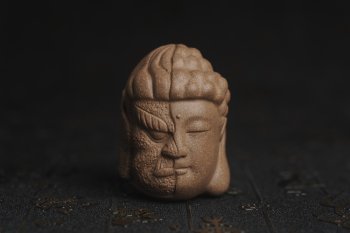 紫砂壶图片：美宠特惠 回馈壶友 精致青段泥是佛是魔 一念之间 手把件茶宠高5.8cm宽4.5cm左右 - 宜兴紫砂壶网