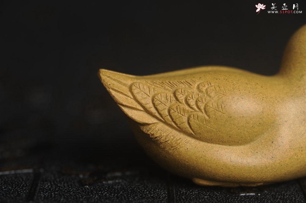 紫砂壶图片：美宠特惠 超精工特好黄段泥小黄鸭茶宠摆件 呆萌 长6宽2.5高3cm - 宜兴紫砂壶网