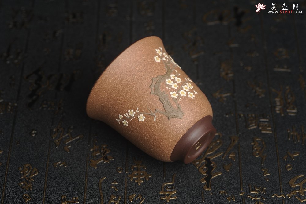 紫砂壶图片：美杯特惠 美杯特惠 精致梅花暗香主人杯 茶人醉爱 - 宜兴紫砂壶网