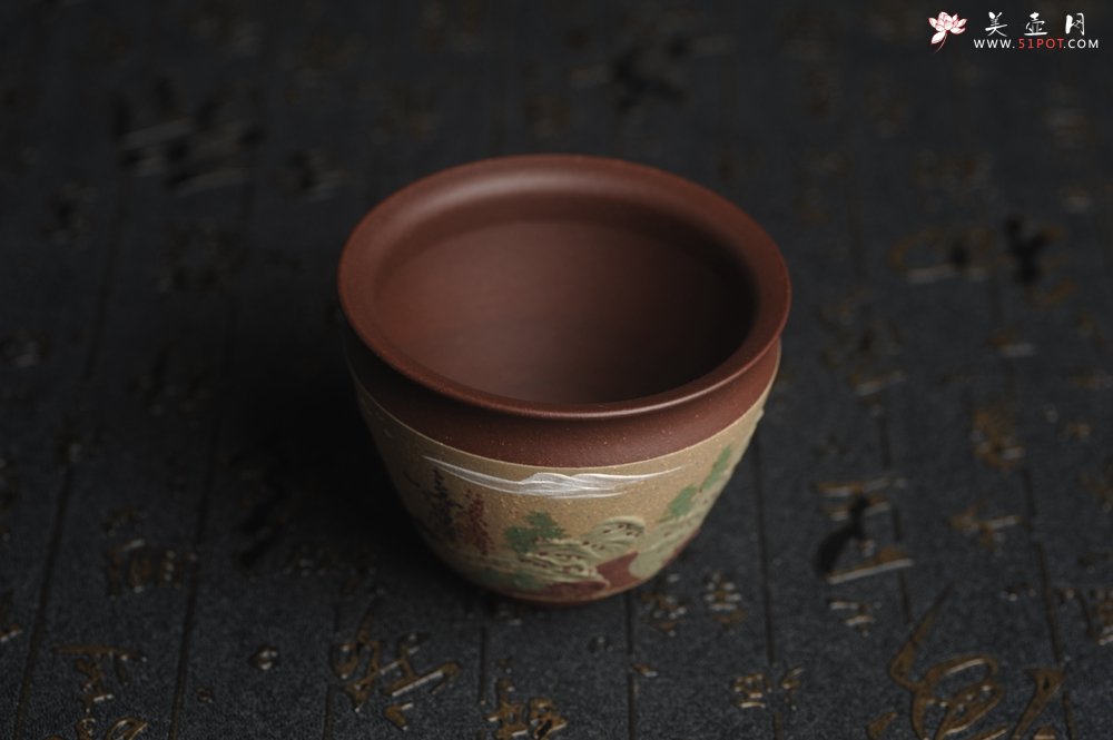 紫砂壶图片：美杯特惠 精致泥绘山水主人杯 茶人醉爱 - 宜兴紫砂壶网