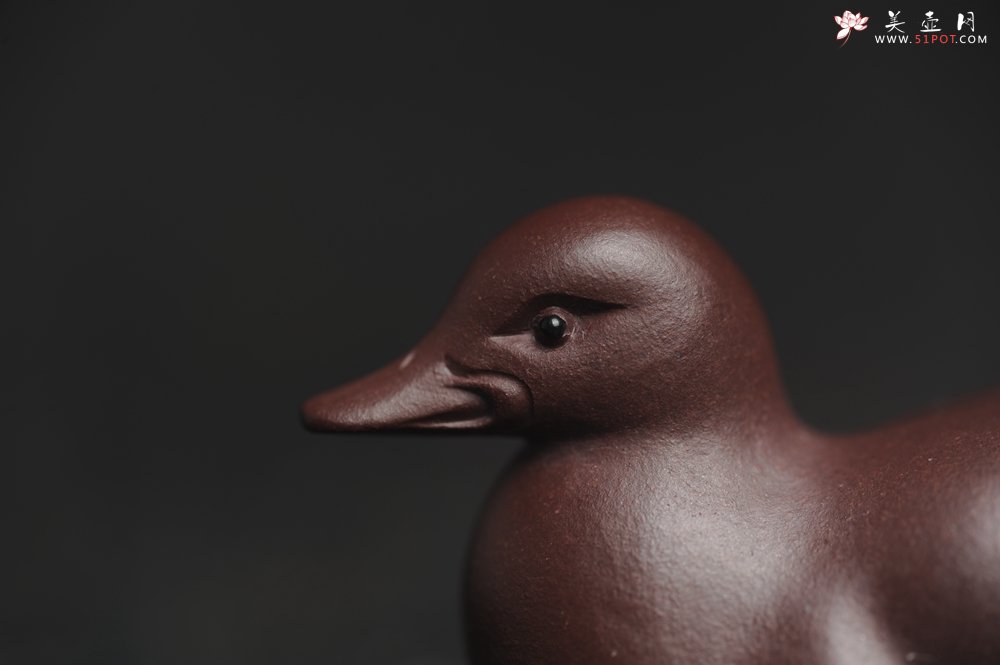 紫砂壶图片：美宠特惠 超精工特好紫泥呆萌小鸭茶宠摆件 长6宽2.5高3cm - 宜兴紫砂壶网