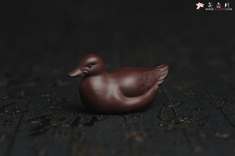 紫砂壶图片：美宠特惠 超精工特好紫泥呆萌小鸭茶宠摆件 长6宽2.5高3cm - 宜兴紫砂壶网