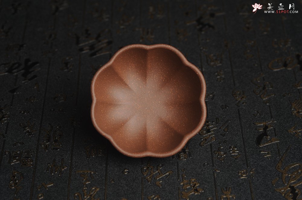 紫砂壶图片：美杯特惠 精致调砂紫泥菱花杯90cc 茶人醉爱 - 宜兴紫砂壶网