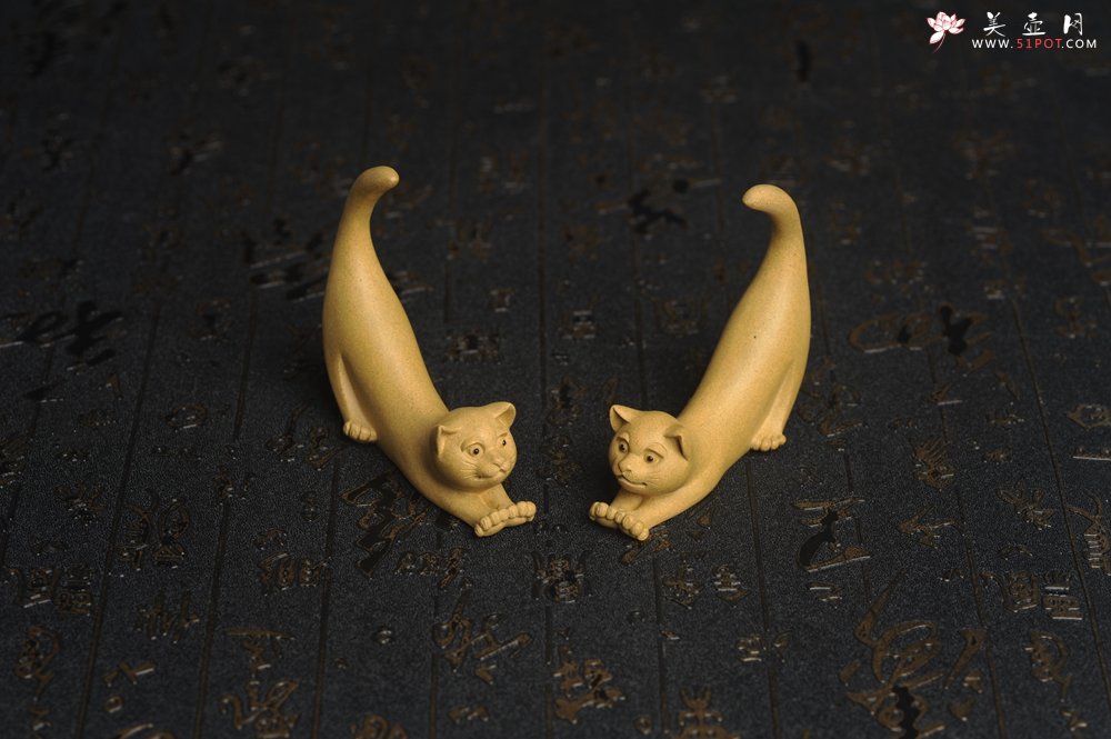 紫砂壶图片：美宠特惠 精品特好黄段龙猫茶宠摆件 笔架 长8cm宽2cm高7.5cm - 宜兴紫砂壶网