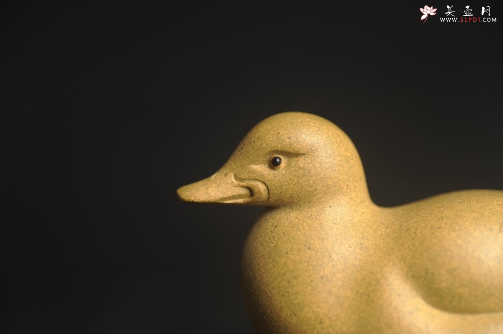 紫砂壶图片：美宠特惠 超精工特好黄段泥小黄鸭茶宠摆件 呆萌 长6宽2.5高3cm - 宜兴紫砂壶网