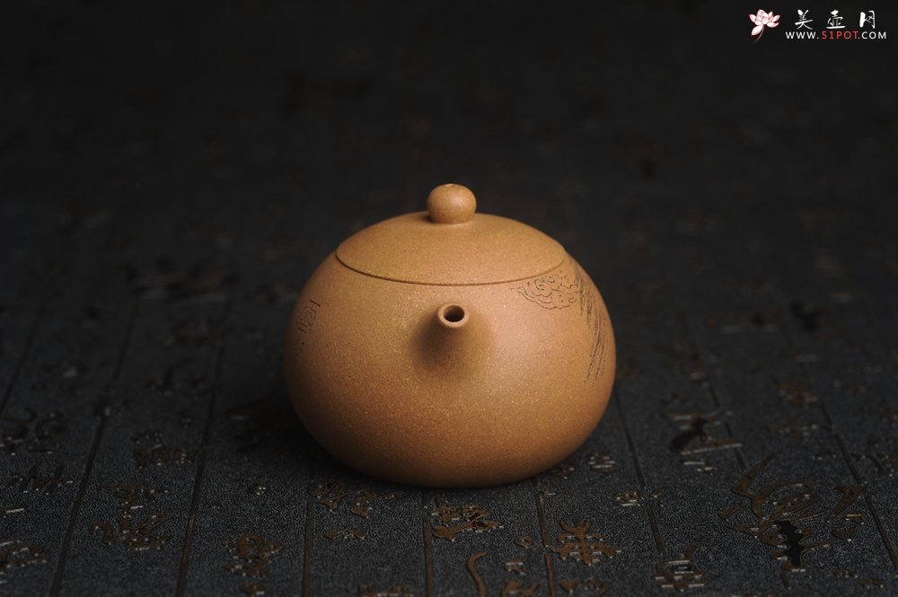 紫砂壶图片：油润老黄段泥(此泥料属于家藏老料！油润无比，识者自知！)全手工小品西施 装饰云鹤特文气 - 宜兴紫砂壶网