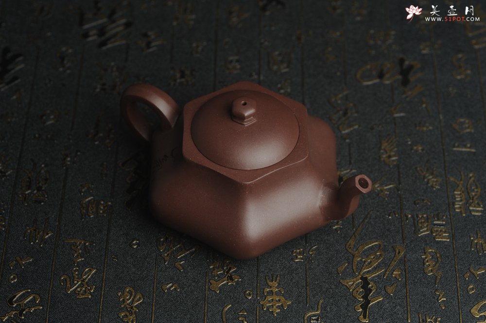 紫砂壶图片：美壶特惠 精致老紫泥六方福缘壶 茶人醉爱 - 宜兴紫砂壶网