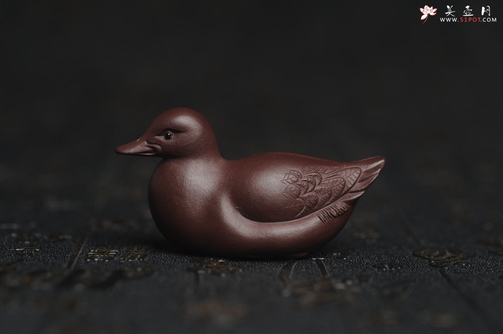 紫砂壶图片：美宠特惠 超精工特好紫泥呆萌小鸭茶宠摆件 长6宽2.5高3cm - 宜兴紫砂壶网