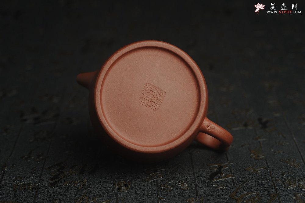 紫砂壶图片：美壶特惠  精致老清水泥高德中茶壶 装饰柳树下童子读书图 特文气 - 宜兴紫砂壶网