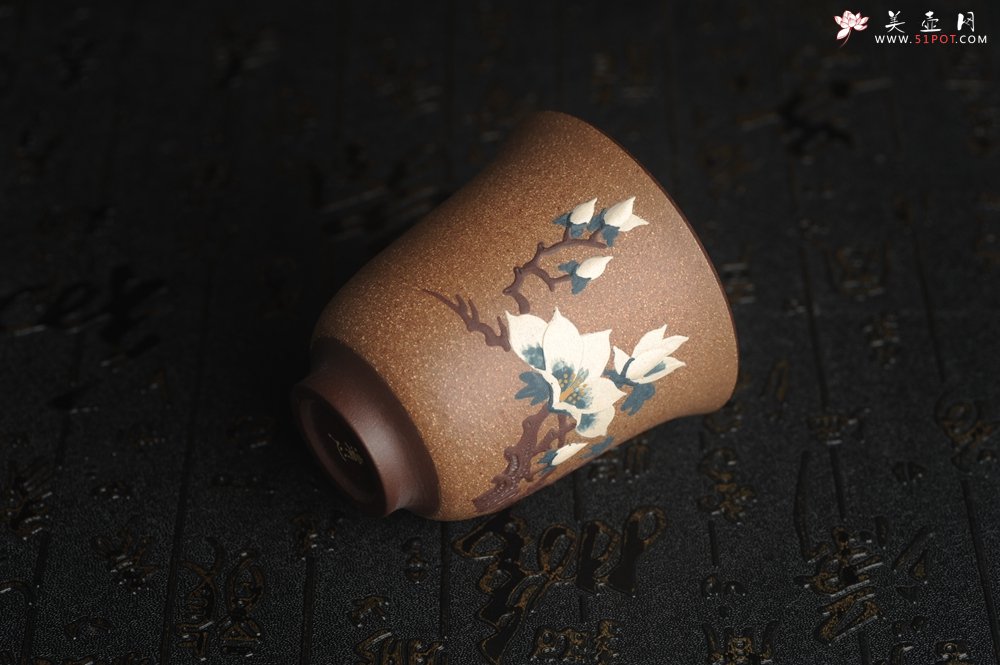 紫砂壶图片：美杯特惠 精致玉兰花文气主人杯 茶人醉爱 - 宜兴紫砂壶网